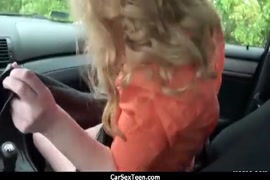 Big booty fille blanche baise bbc à la voiture.